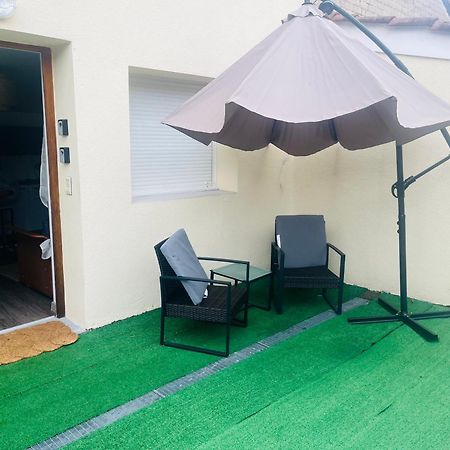 בורג-אן-ברס Le Petit Prince , Jolie Maisonnette Terrasse Netflix Parking Prive Jeux De Societe מראה חיצוני תמונה