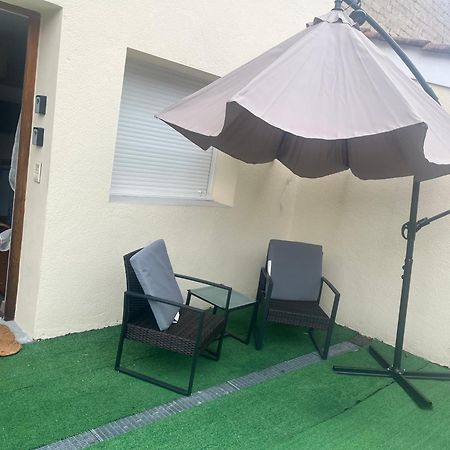 בורג-אן-ברס Le Petit Prince , Jolie Maisonnette Terrasse Netflix Parking Prive Jeux De Societe מראה חיצוני תמונה