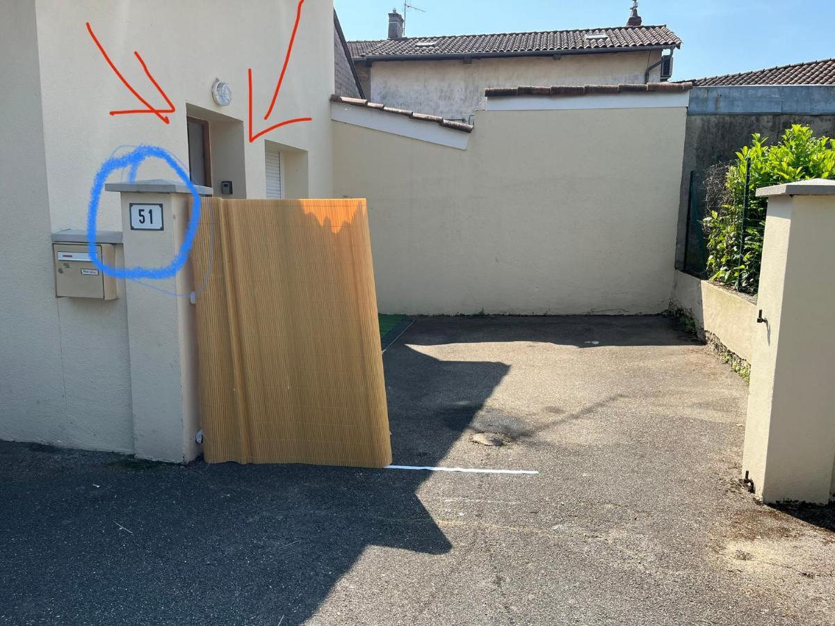 בורג-אן-ברס Le Petit Prince , Jolie Maisonnette Terrasse Netflix Parking Prive Jeux De Societe מראה חיצוני תמונה