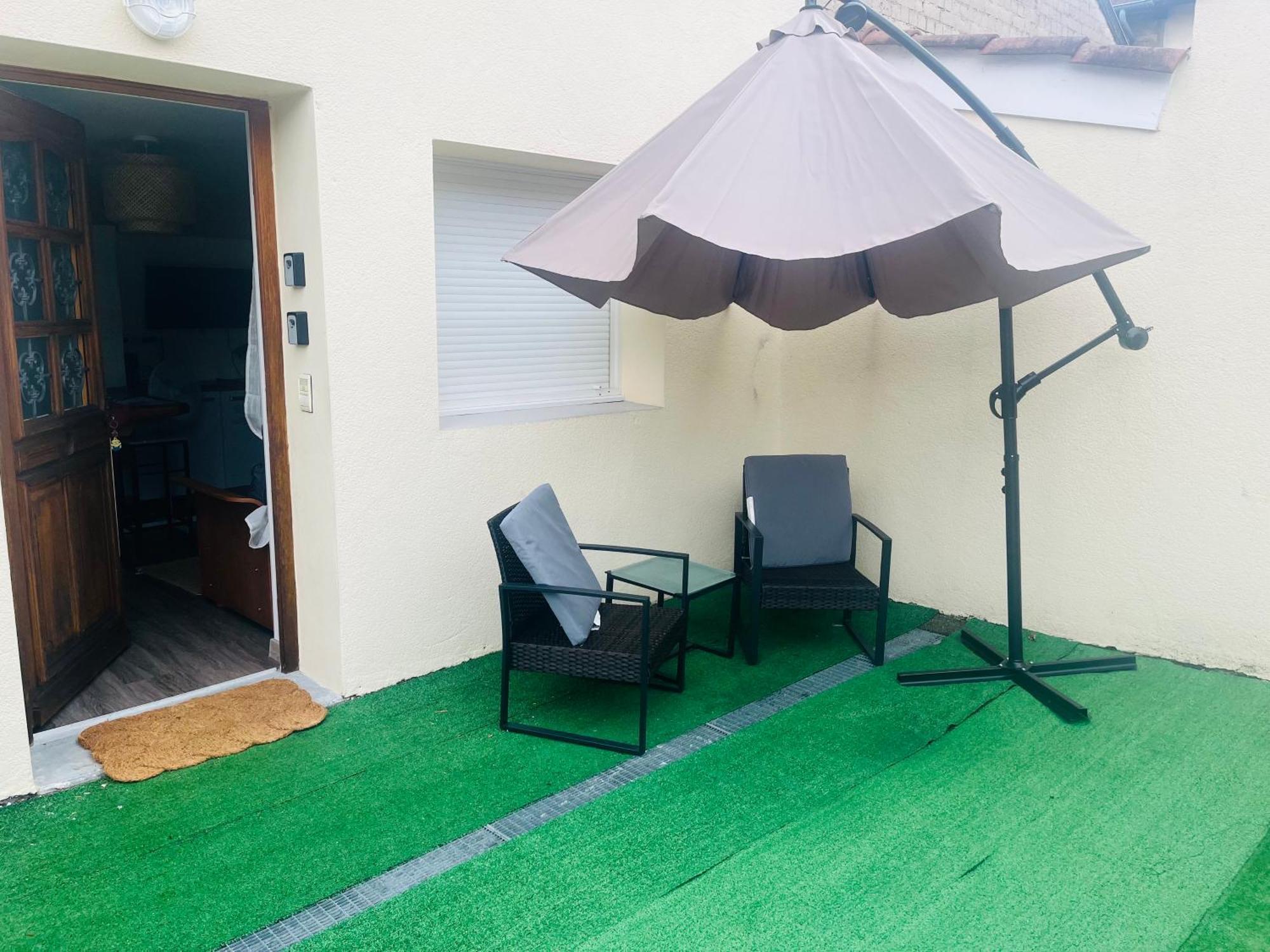 בורג-אן-ברס Le Petit Prince , Jolie Maisonnette Terrasse Netflix Parking Prive Jeux De Societe מראה חיצוני תמונה